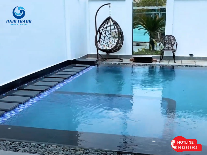 Bể bơi sử dụng gạch lát mosaic thủy tinh cao cấp