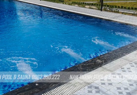 Có nên sử dụng xi măng để ốp gạch mosaic bể bơi hay không?