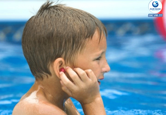Nguyên nhân và cách xử lý bị ù tai sau khi bơi