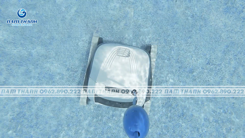 Robot Dolphin E10 được tích hợp khả năng kháng nước đạt tiêu chuẩn IP68 nên an toàn tuyệt đối khi sử dụng dưới nước.